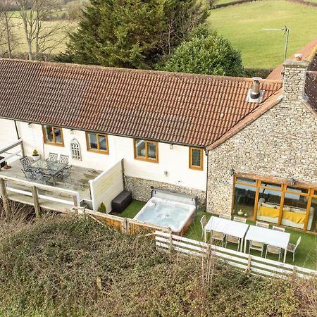 The West Barn Near Bath, Sleeps 24 And 2 Hot Tubs Villa บริสตอล ภายนอก รูปภาพ
