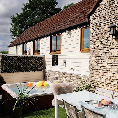 The West Barn Near Bath, Sleeps 24 And 2 Hot Tubs Villa บริสตอล ภายนอก รูปภาพ