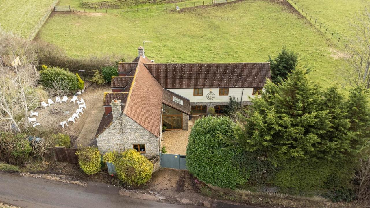 The West Barn Near Bath, Sleeps 24 And 2 Hot Tubs Villa บริสตอล ภายนอก รูปภาพ