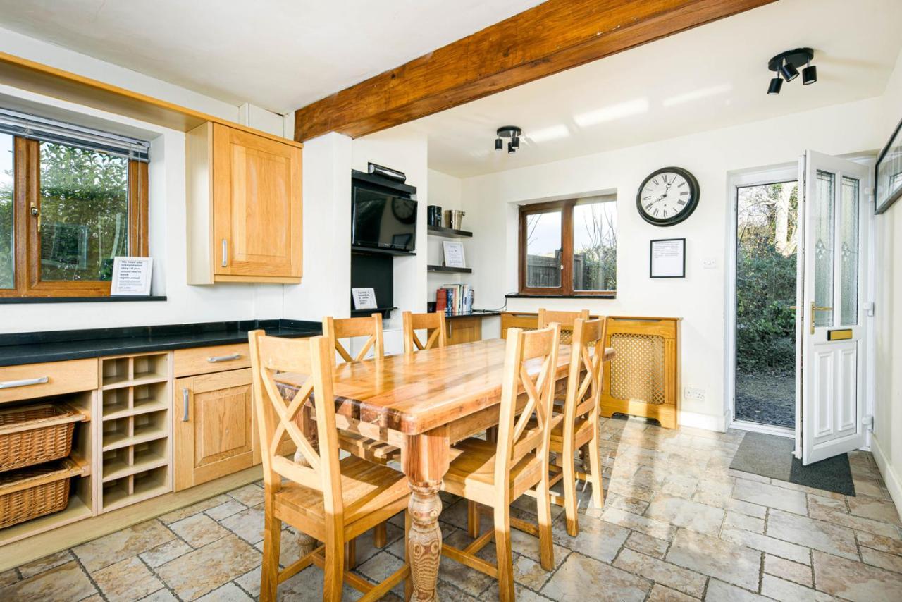 The West Barn Near Bath, Sleeps 24 And 2 Hot Tubs Villa บริสตอล ภายนอก รูปภาพ