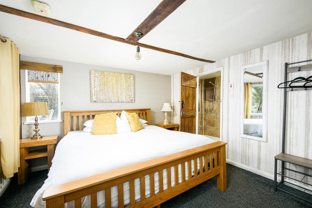 The West Barn Near Bath, Sleeps 24 And 2 Hot Tubs Villa บริสตอล ภายนอก รูปภาพ