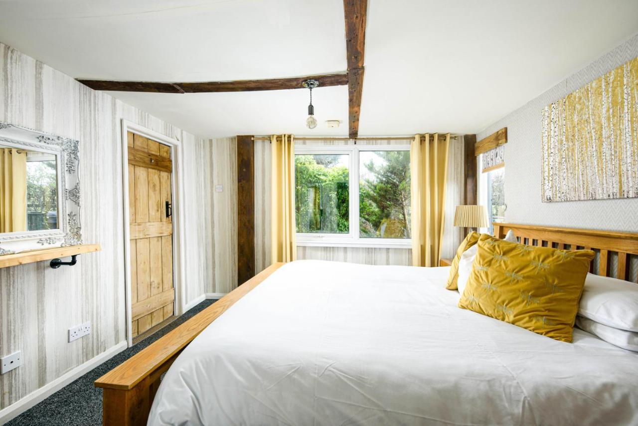 The West Barn Near Bath, Sleeps 24 And 2 Hot Tubs Villa บริสตอล ภายนอก รูปภาพ