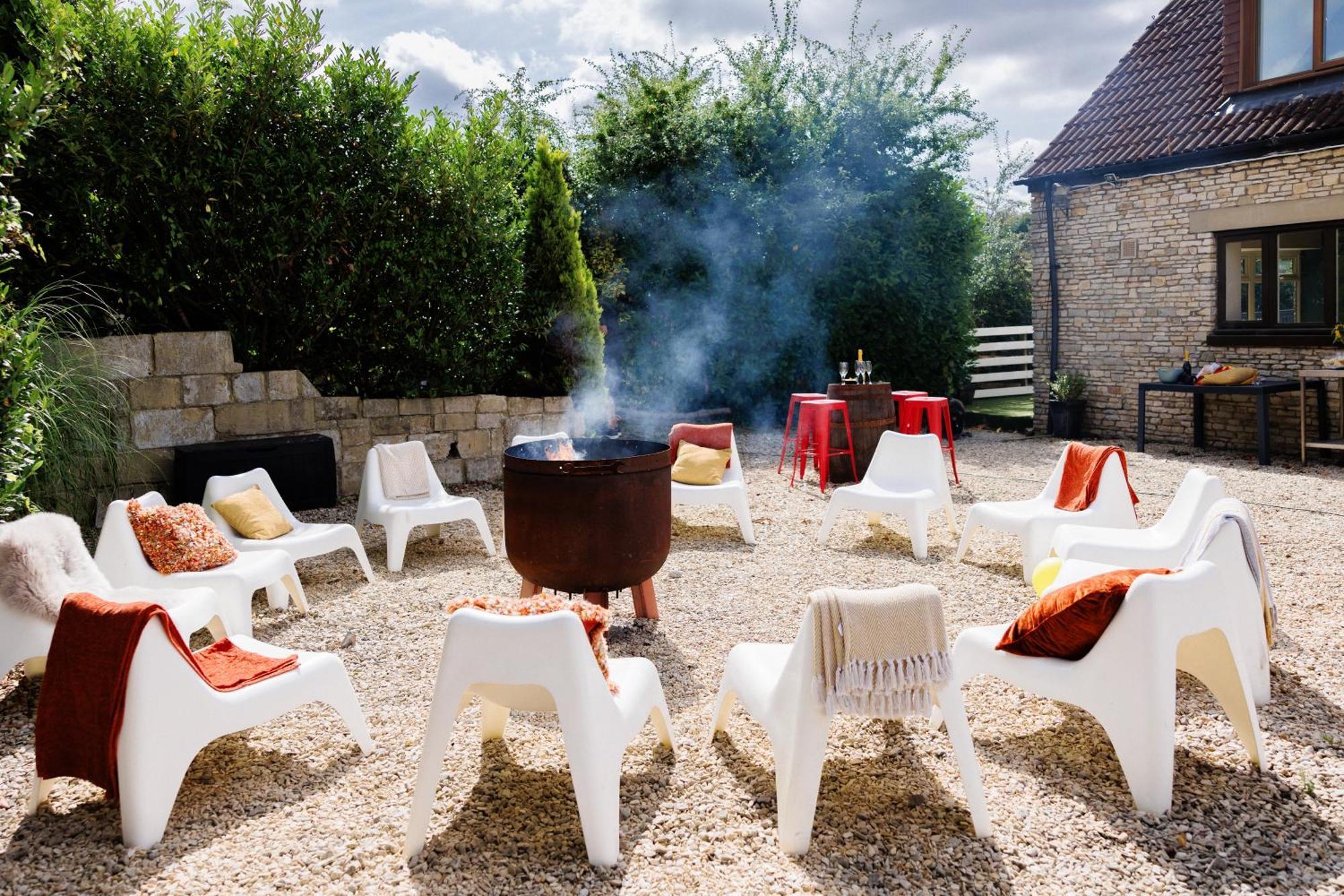 The West Barn Near Bath, Sleeps 24 And 2 Hot Tubs Villa บริสตอล ภายนอก รูปภาพ