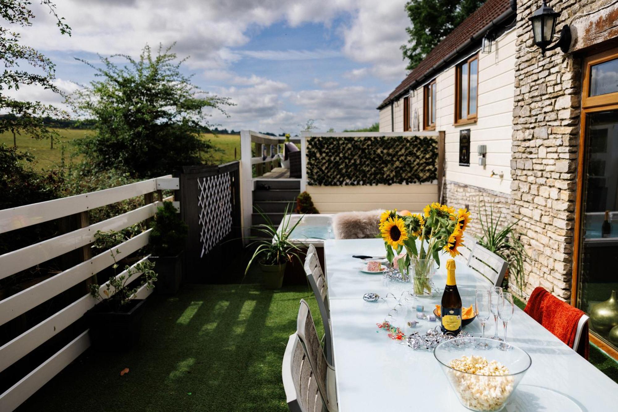 The West Barn Near Bath, Sleeps 24 And 2 Hot Tubs Villa บริสตอล ภายนอก รูปภาพ