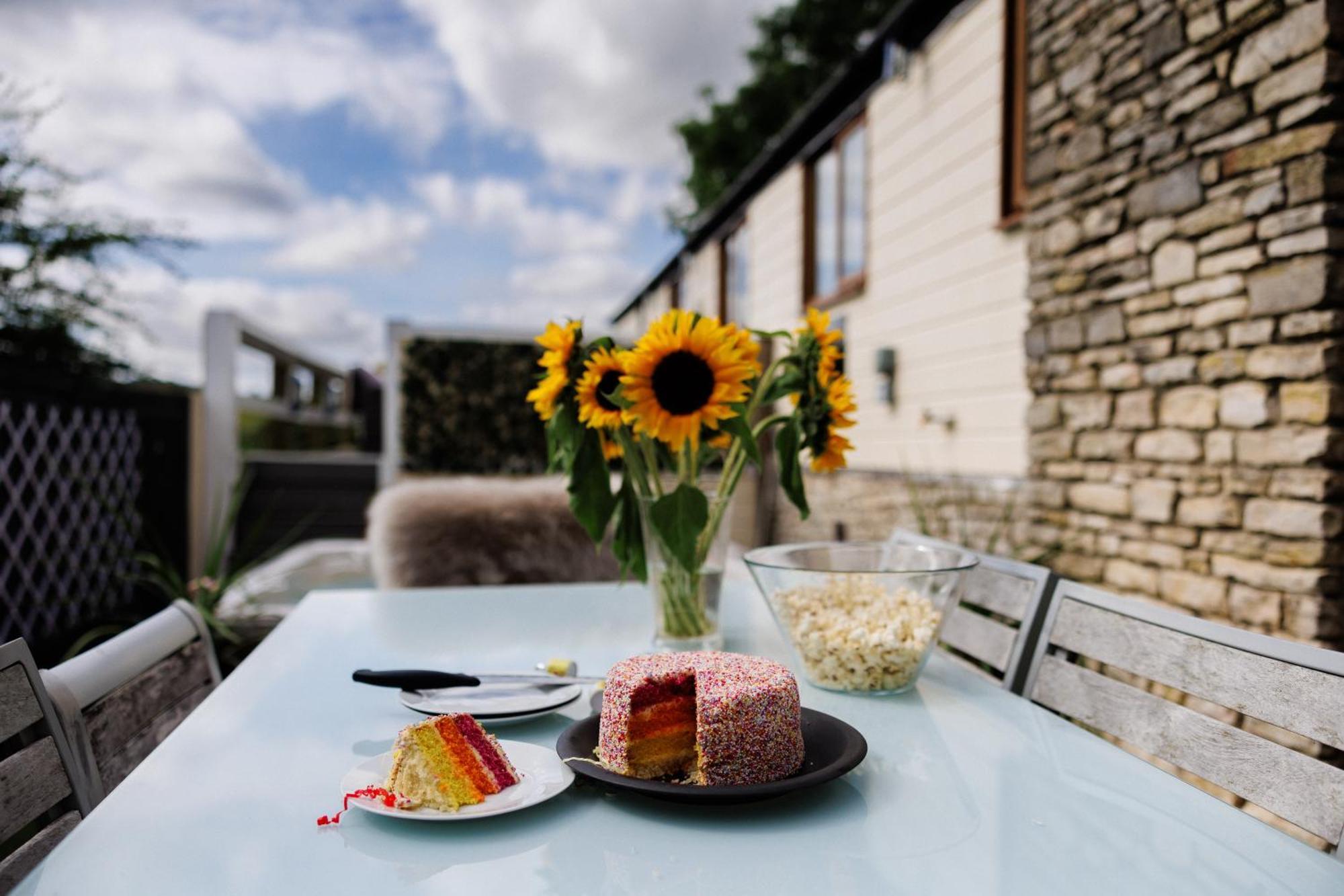 The West Barn Near Bath, Sleeps 24 And 2 Hot Tubs Villa บริสตอล ภายนอก รูปภาพ