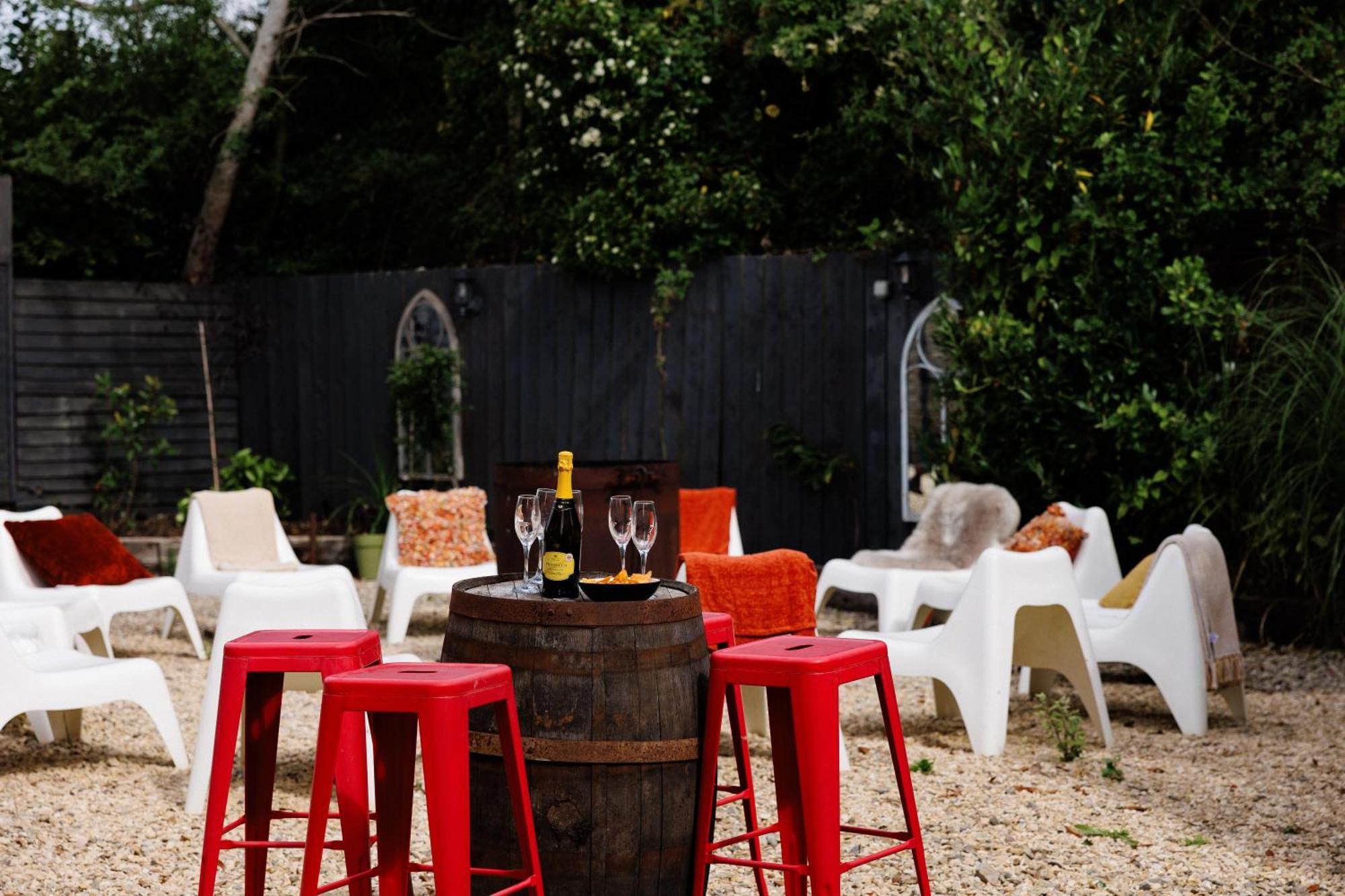The West Barn Near Bath, Sleeps 24 And 2 Hot Tubs Villa บริสตอล ภายนอก รูปภาพ