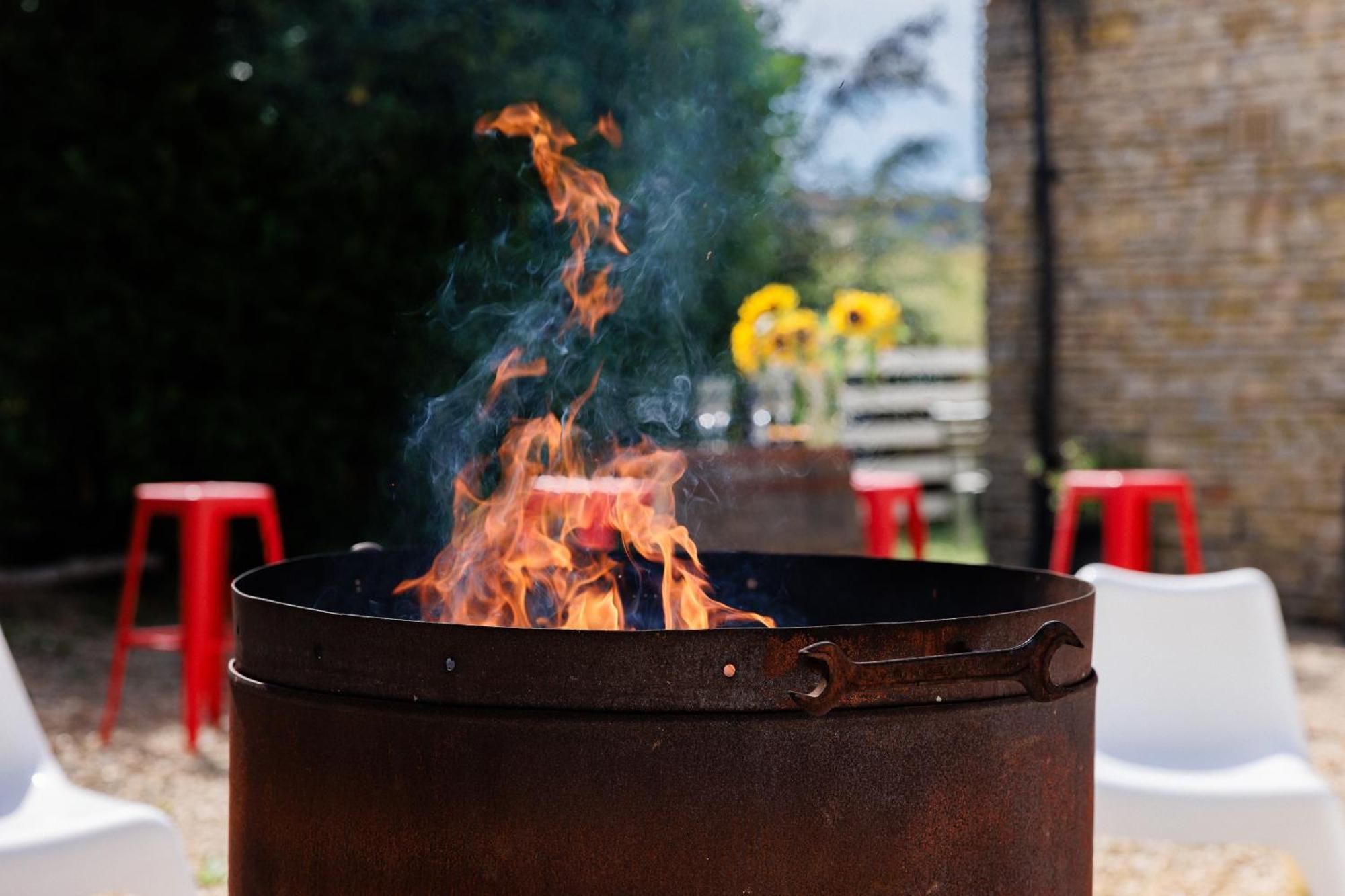 The West Barn Near Bath, Sleeps 24 And 2 Hot Tubs Villa บริสตอล ภายนอก รูปภาพ