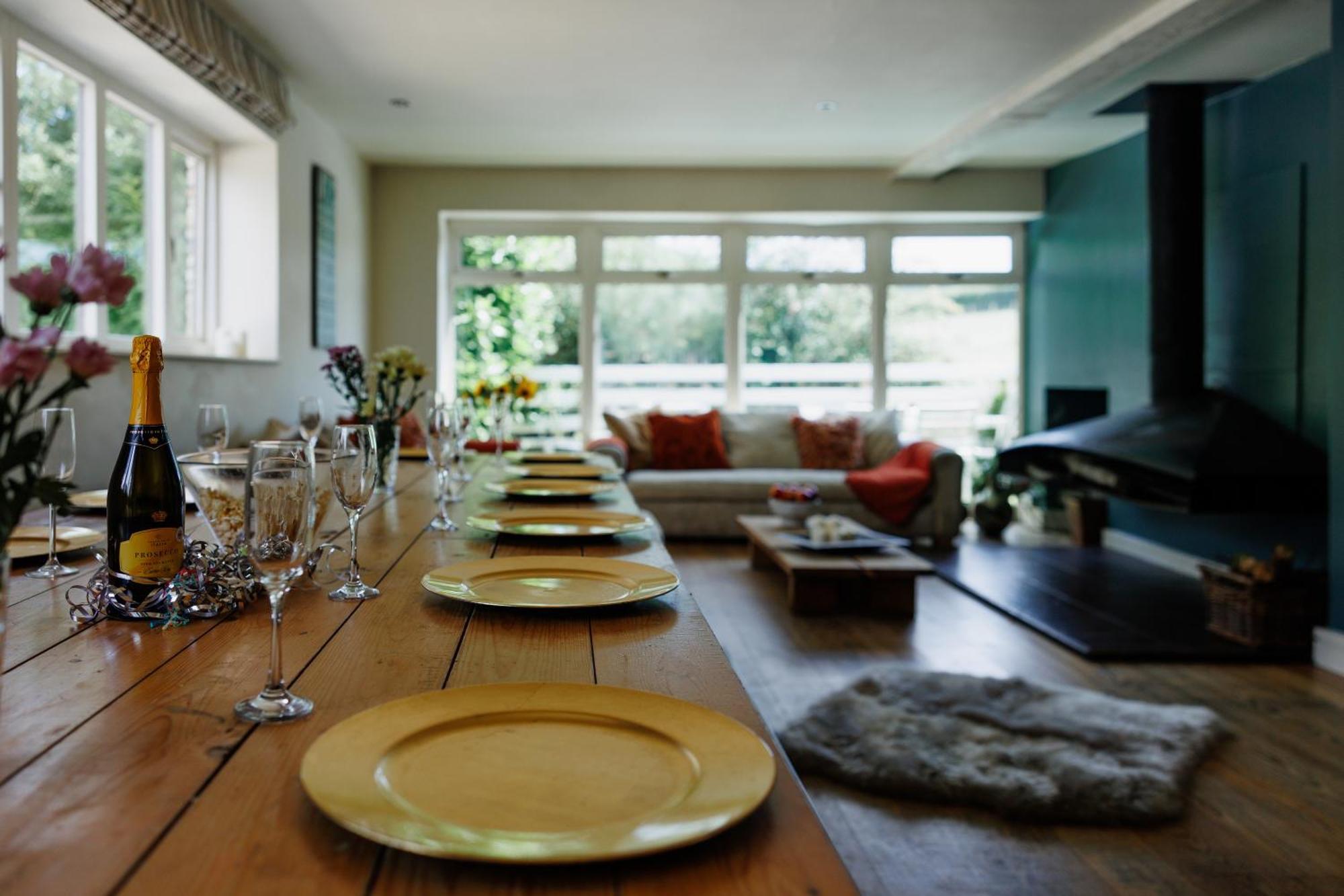 The West Barn Near Bath, Sleeps 24 And 2 Hot Tubs Villa บริสตอล ภายนอก รูปภาพ