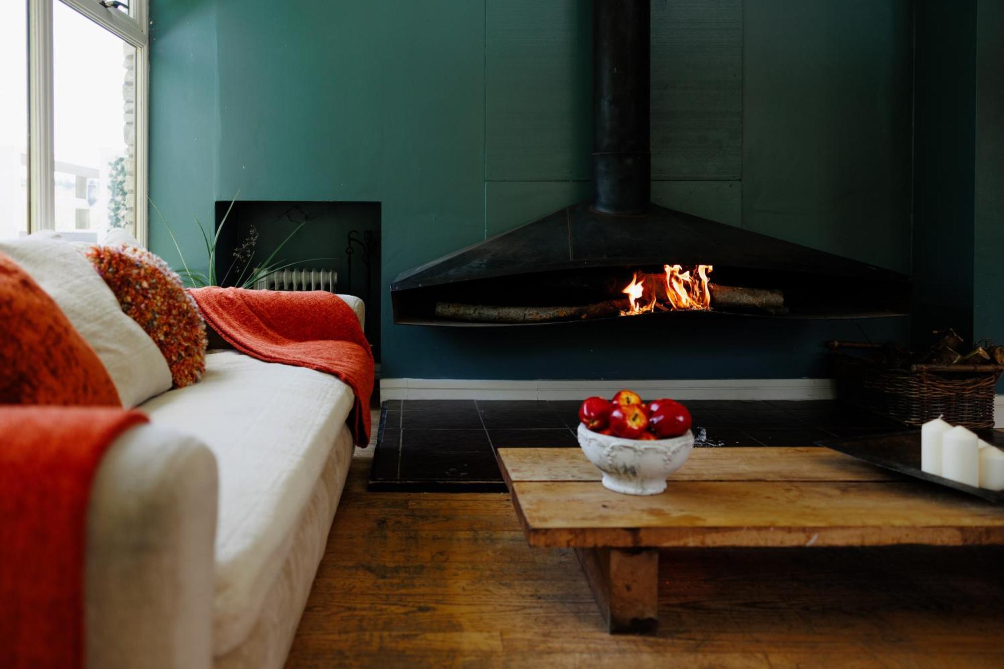 The West Barn Near Bath, Sleeps 24 And 2 Hot Tubs Villa บริสตอล ภายนอก รูปภาพ